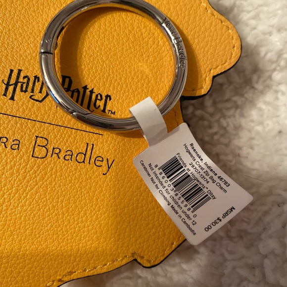 Sold New Vera Bradley Harry Potter Hogwarts Crest Zip Bag Charm Limited Edition - Picture 6 of 7